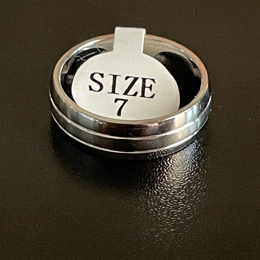 6mm cubic zirconia titanium ring size 8 - Picture 7 of 8